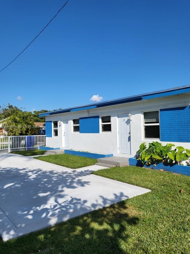 6130 Grant St in Hollywood, FL - Building Photo - Building Photo