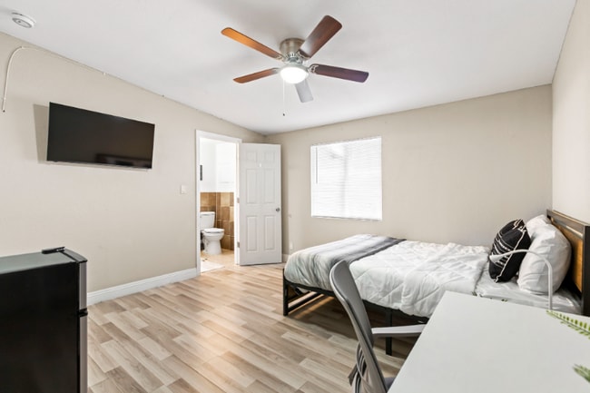 2417 E Wilson Ave in Las Vegas, NV - Foto de edificio - Building Photo