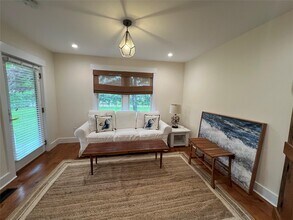 7 Halsey Ave in East Quogue, NY - Building Photo - Building Photo