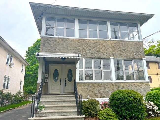 122 Lispenard Ave