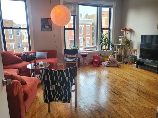 2511 W Augusta Blvd in Chicago, IL - Building Photo - Building Photo