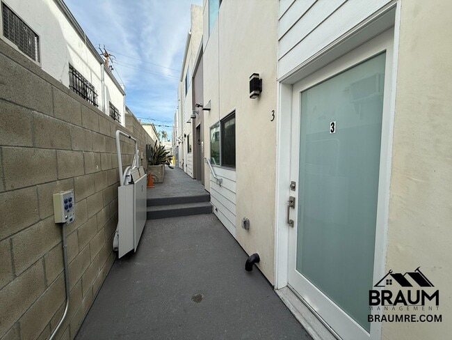 1541 Franklin St in Santa Monica, CA - Building Photo - Building Photo