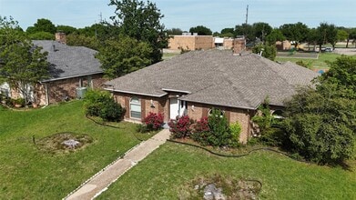 613 Palomar Ln in Richardson, TX - Foto de edificio - Building Photo