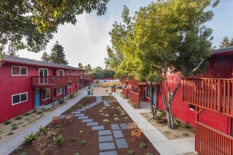 Priya Living Warm Springs in Fremont, CA - Foto de edificio - Building Photo