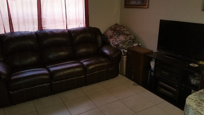 4117 Riverside Dr in Coral Springs, FL - Foto de edificio - Building Photo