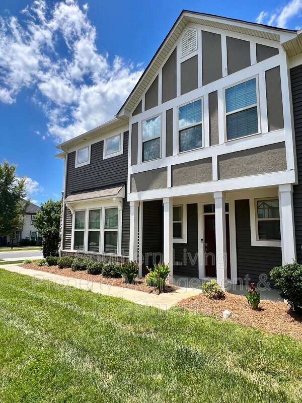 5706 Lachlan Hill Ln in Charlotte, NC - Building Photo - Building Photo
