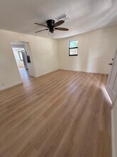 2304 W Idlewild Ave in Tampa, FL - Foto de edificio - Building Photo
