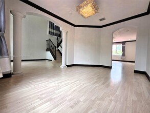 14843 SW 24th St in Miami, FL - Building Photo - Building Photo