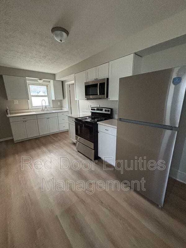property at 1101 E Walnut St