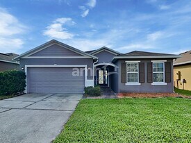 5010 Windbourne Way in St. Cloud, FL - Building Photo