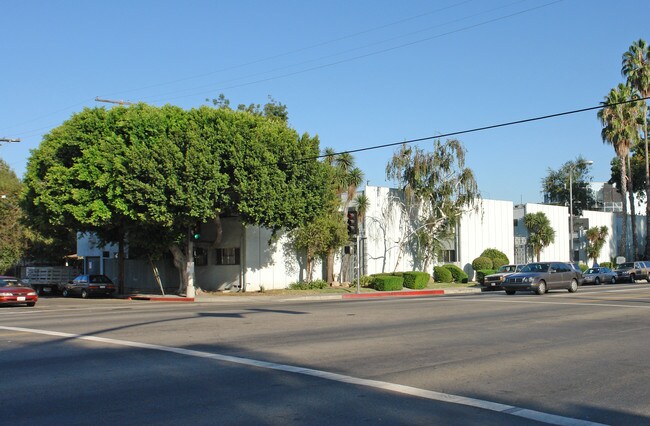 4805 Sepulveda Blvd in Sherman Oaks, CA - Building Photo - Building Photo