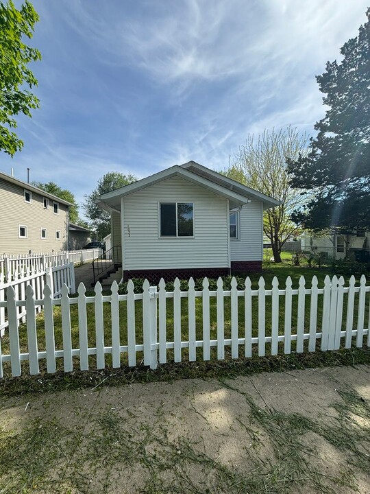 1022 Forest Ave in Waterloo, IA - Building Photo