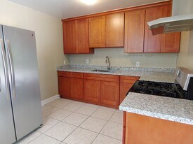 996 S 7th St, Unit Ground Fl in San Jose, CA - Building Photo