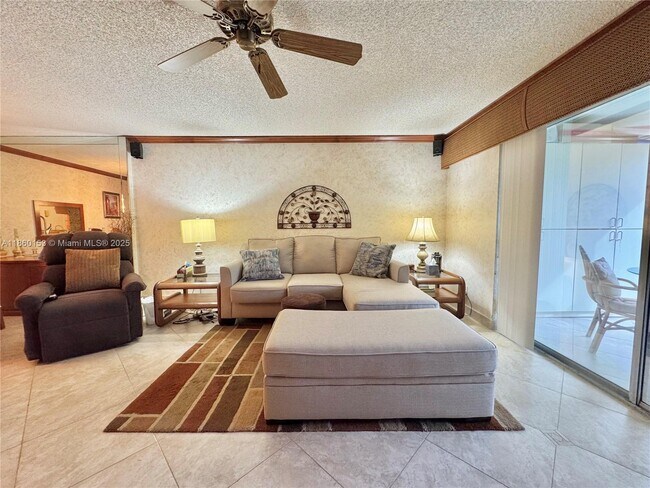 200 SE 5th Ave in Dania Beach, FL - Building Photo - Building Photo