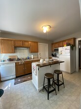 144 Whitman Ave, Unit #144 in West Hartford, CT - Building Photo - Building Photo