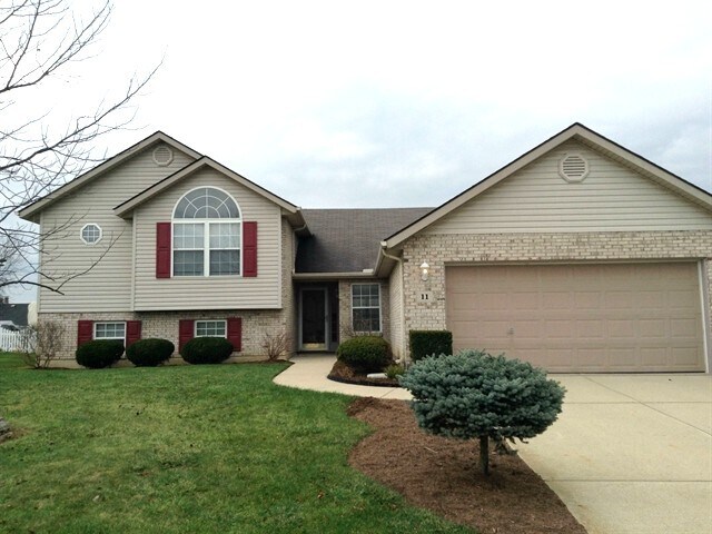 11 Field Crest Dr in Franklin, OH - Building Photo