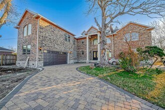 2011 Crescent Dr in La Porte, TX - Building Photo - Building Photo