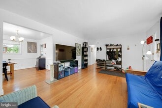 10502 Glenhaven Dr in Silver Spring, MD - Building Photo - Building Photo
