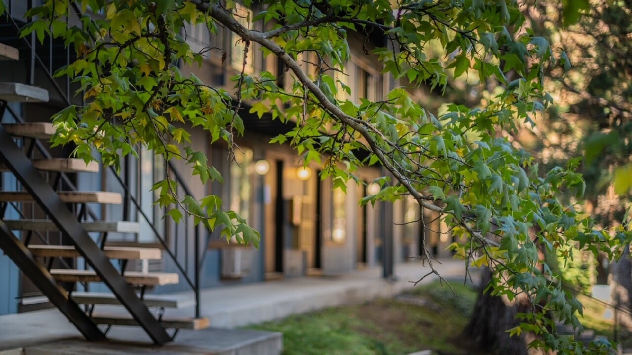 Elevation at the U in Reno, NV - Foto de edificio