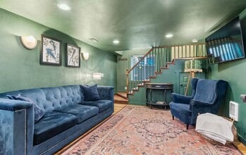 4427 SE Ramona St, Unit Lower Unit in Portland, OR - Foto de edificio - Building Photo