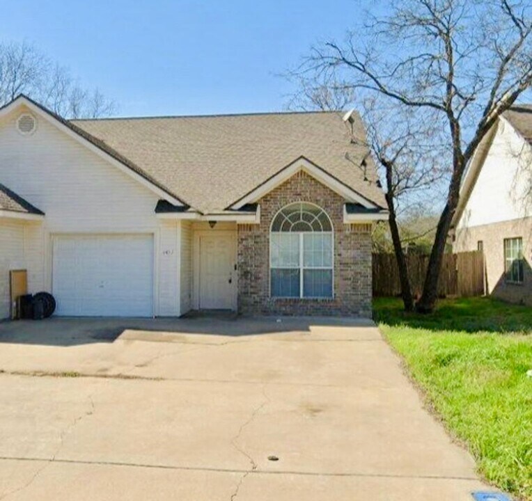 1411 French St in Belton, TX - Building Photo
