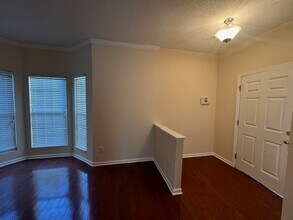 4800 Mystic Oak Dr in Browns Summit, NC - Foto de edificio - Building Photo