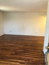 1006 W Calle del Sol, Unit 4 in Azusa, CA - Foto de edificio - Building Photo