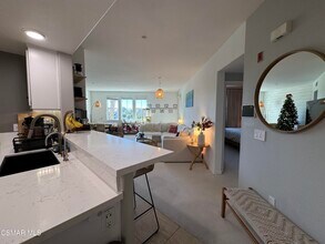 243 Riverdale Ct in Camarillo, CA - Building Photo - Building Photo