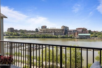 445 W Blount Ave, Unit 415 in Knoxville, TN - Building Photo - Building Photo