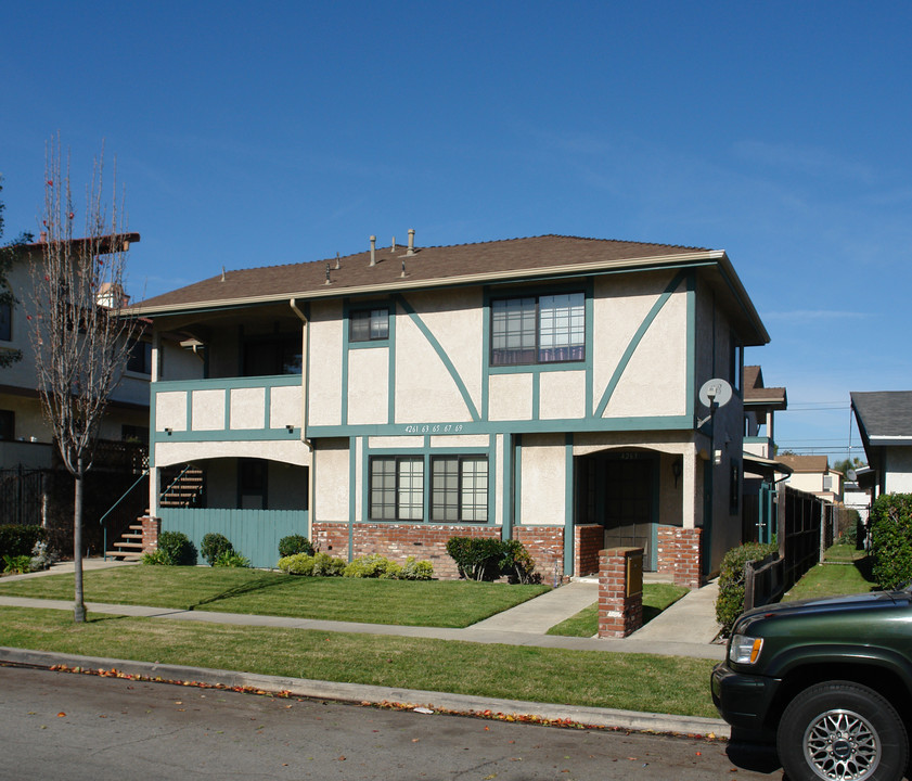 4261-4269 Howard Ave in Los Alamitos, CA - Foto de edificio