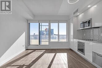 75 Canterbury Pl in Toronto, ON - Building Photo - Building Photo