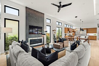 2116 Kenwood Ave in Austin, TX - Building Photo - Building Photo