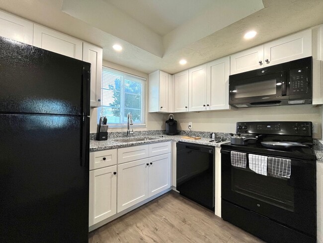 Raven at Bay Pines in St. Petersburg, FL - Building Photo - Building Photo