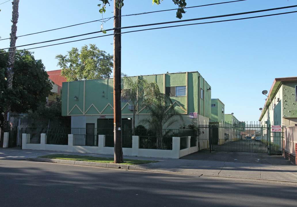 14602-14606 Blythe St in Panorama City, CA - Foto de edificio