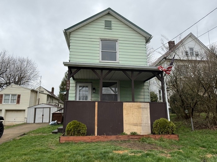 659 Fisher Hill St in Sharon, PA - Building Photo