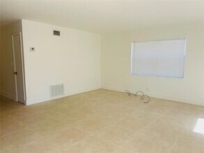 1775 NW 55th Ave in Lauderhill, FL - Foto de edificio - Building Photo