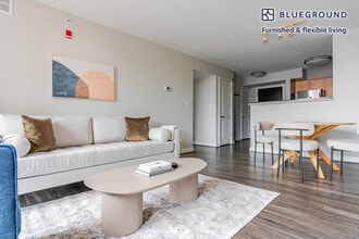 4835 Cordell Ave in Bethesda, MD - Foto de edificio - Building Photo