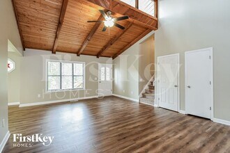 1326 Shadowood Ct in Marietta, GA - Foto de edificio - Building Photo