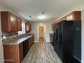 303 Shadyrock Path in Richlands, NC - Building Photo - Building Photo