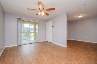 214 Lake Parsons Green in Brandon, FL - Building Photo - Building Photo