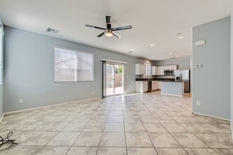 10643 Forum Peak Ln in Las Vegas, NV - Building Photo - Building Photo