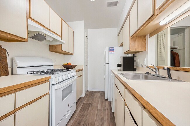 Hampton Lakes Apartments in Walker, MI - Foto de edificio - Building Photo