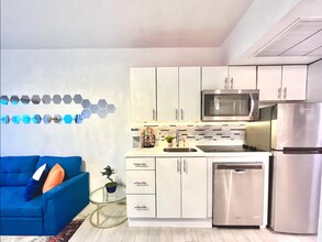 1601 Meridian Ave, Unit 206 in Miami Beach, FL - Foto de edificio - Building Photo