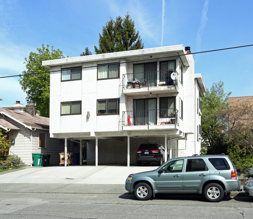 1730 NW 56th St in Seattle, WA - Building Photo