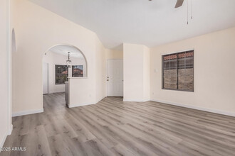 7834 W McRae Way in Glendale, AZ - Building Photo - Building Photo