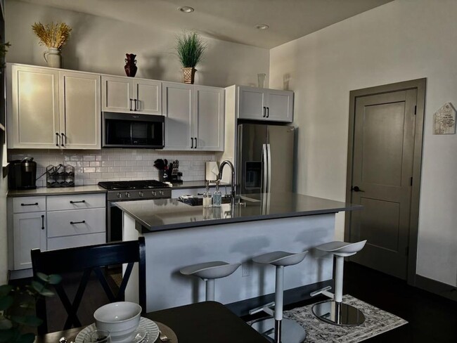 1280 E Hampden Ave in Englewood, CO - Building Photo - Building Photo