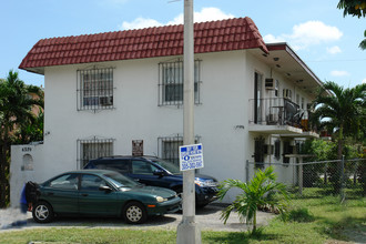 6370 W Flagler St in Miami, FL - Building Photo - Building Photo