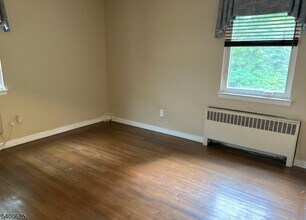 12 Troy Dr in Springfield, NJ - Building Photo - Building Photo