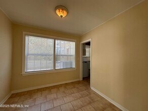 1761 Lilly Rd E in Jacksonville, FL - Foto de edificio - Building Photo