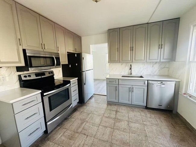 16-11 215th St in Queens, NY - Building Photo - Building Photo